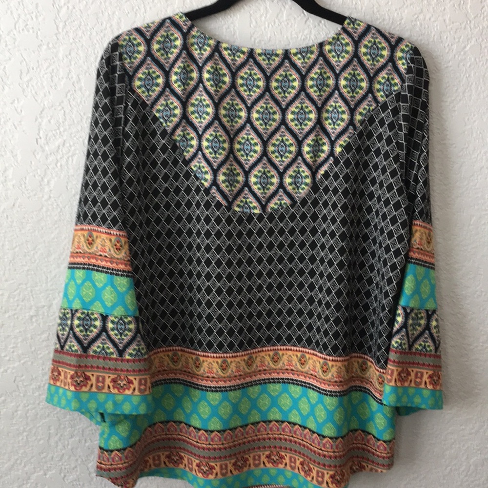 FIGUEROA & FLOWER BOHO  Top Southwestern Aztec - Picture 5 of 7